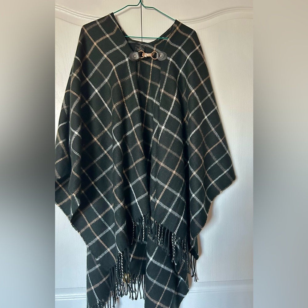 V. FRAAS Plaid Black and White Shrug
